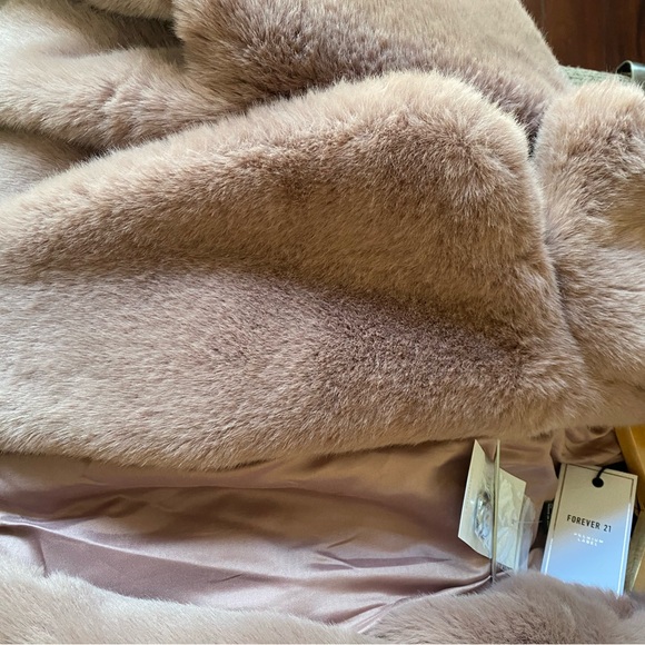 Forever 21 Faux Fur Long Coat with Pockets brand new with tags size m - Picture 6 of 8